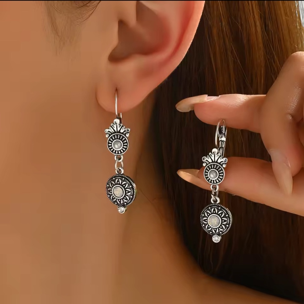 Silver Dangle Earrings Retro Look